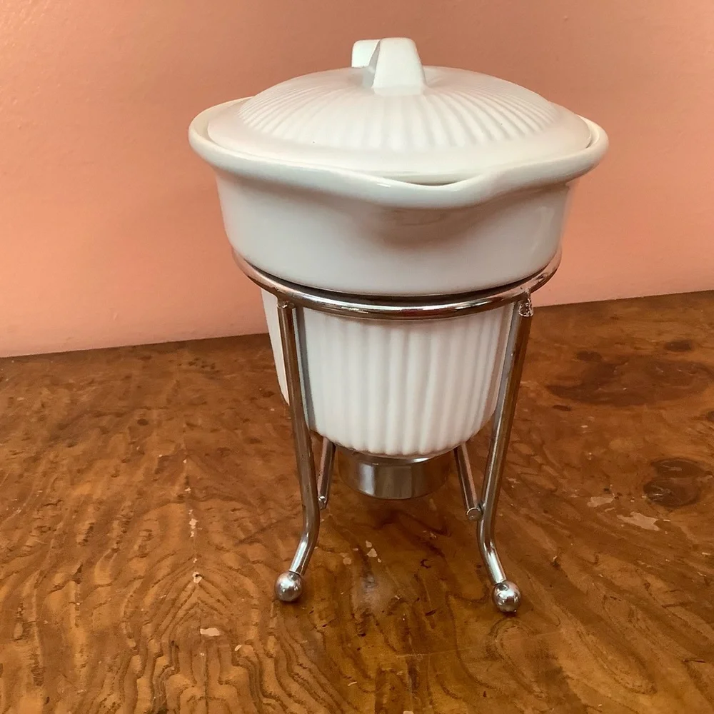 Tabletops Gallery 16oz. Gravy Boat Ceramic White, With Candle Warming Stand